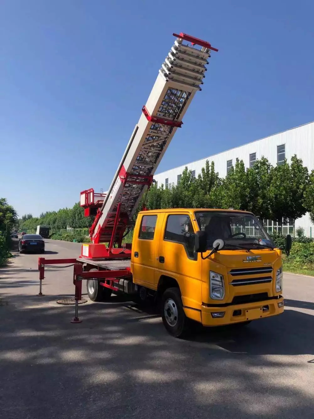 温县附近的云梯车出租服务：轻松解决高空作业需求